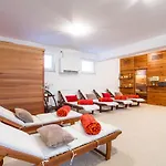 Casa vacanze Kamenica Im Mediterranen Stil Mit Innen- Und Aussenpool By Interhome Kras