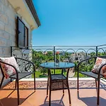 Casa vacanze Kamenica Im Mediterranen Stil Mit Innen- Und Aussenpool By Interhome
