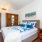 Kamenica Im Mediterranen Stil Mit Innen- Und Aussenpool By Interhome Casa vacanze