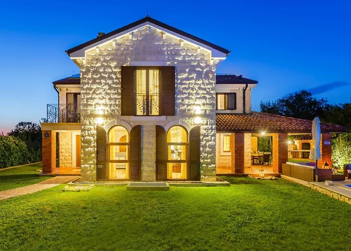 Kamenica Im Mediterranen Stil Mit Innen- Und Aussenpool By Interhome Ferienhaus *
