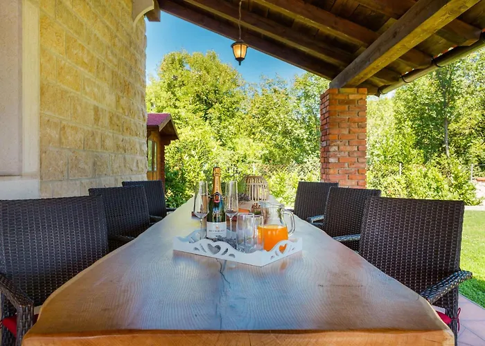 Kamenica Im Mediterranen Stil Mit Innen- Und Aussenpool By Interhome Ferienhaus