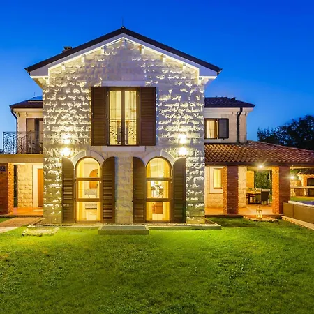 Kamenica Im Mediterranen Stil Mit Innen- Und Aussenpool By Interhome Holiday home *