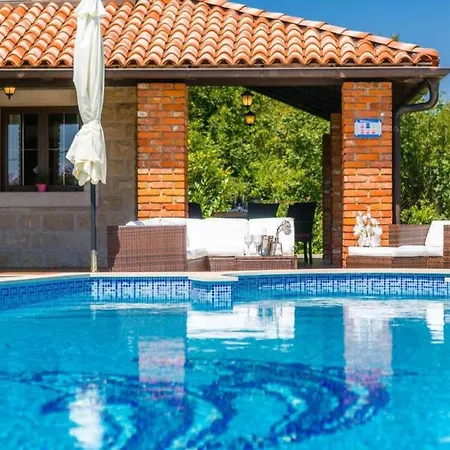 Kamenica Im Mediterranen Stil Mit Innen- Und Aussenpool By Interhome Holiday home *