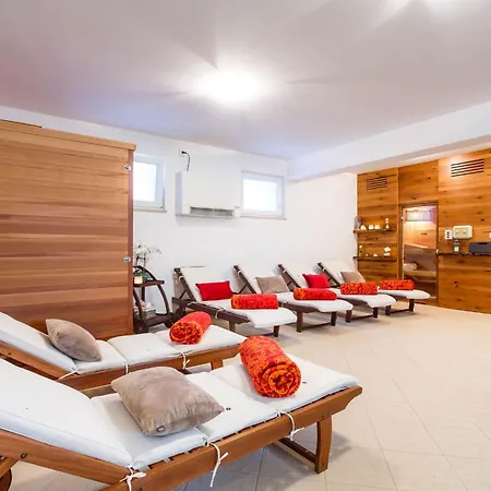 Nyaraló Kamenica Im Mediterranen Stil Mit Innen- Und Aussenpool By Interhome Kras