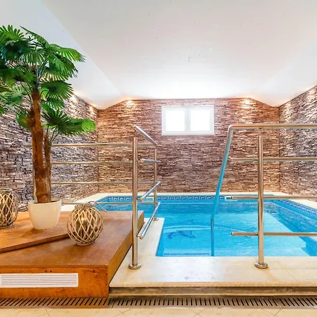 Kamenica Im Mediterranen Stil Mit Innen- Und Aussenpool By Interhome *