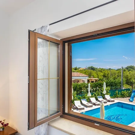 Kamenica Im Mediterranen Stil Mit Innen- Und Aussenpool By Interhome * Kras