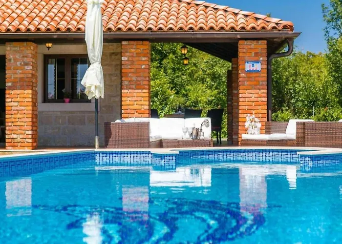 Kamenica Im Mediterranen Stil Mit Innen- Und Aussenpool By Interhome Holiday home *