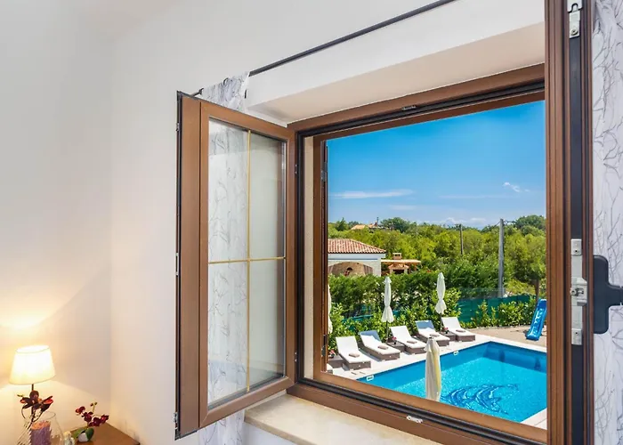 Kamenica Im Mediterranen Stil Mit Innen- Und Aussenpool By Interhome * Kras