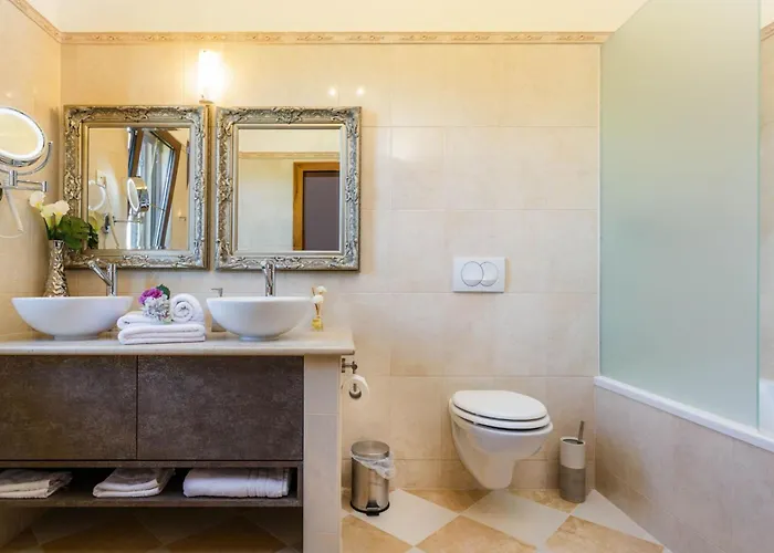 Holiday home Kamenica Im Mediterranen Stil Mit Innen- Und Aussenpool By Interhome *