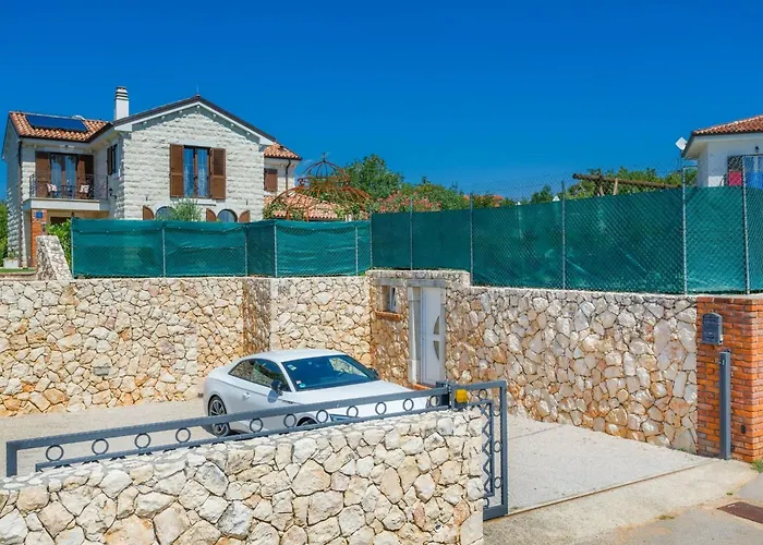 Holiday home Kamenica Im Mediterranen Stil Mit Innen- Und Aussenpool By Interhome