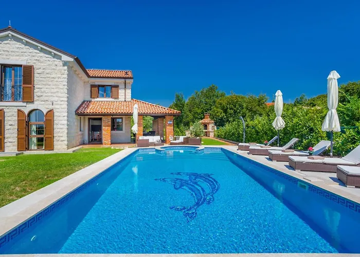 Kamenica Im Mediterranen Stil Mit Innen- Und Aussenpool By Interhome Holiday home