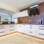 Сasa de vacaciones Kamenica Im Mediterranen Stil Mit Innen- Und Aussenpool By Interhome *