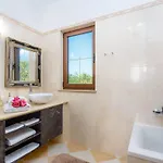 Kamenica Im Mediterranen Stil Mit Innen- Und Aussenpool By Interhome Сasa de vacaciones