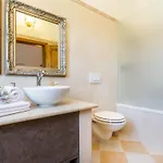 Сasa de vacaciones Kamenica Im Mediterranen Stil Mit Innen- Und Aussenpool By Interhome