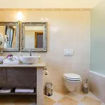 Сasa de vacaciones Kamenica Im Mediterranen Stil Mit Innen- Und Aussenpool By Interhome *