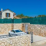 Сasa de vacaciones Kamenica Im Mediterranen Stil Mit Innen- Und Aussenpool By Interhome