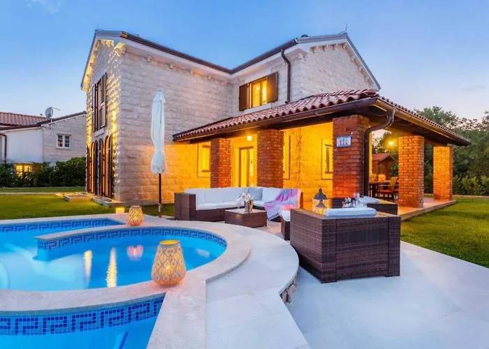 Kamenica Im Mediterranen Stil Mit Innen- Und Aussenpool By Interhome *