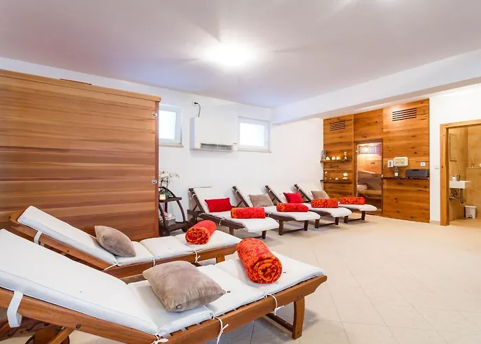 Nyaraló Kamenica Im Mediterranen Stil Mit Innen- Und Aussenpool By Interhome Kras